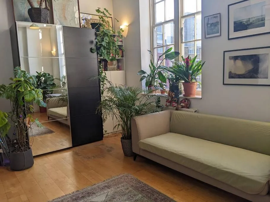 Spacious, Historic Schoolhouse Apartment London