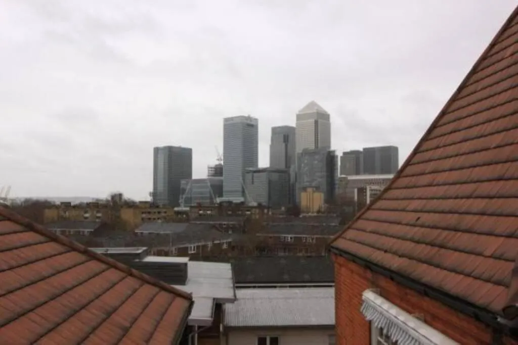 Spacious, Historic Schoolhouse Apartment London 0*,